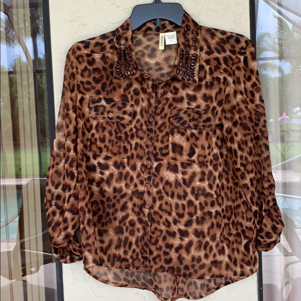 Beautiful long sleeve leopard top